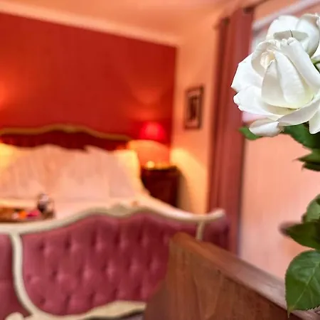 Chateau Le Bas Bleu, Maisons D'hotes Pour 20 Pers