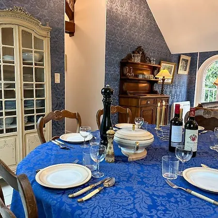 Holiday home Chateau Le Bas Bleu, Maisons D'hotes Pour 20 Pers *