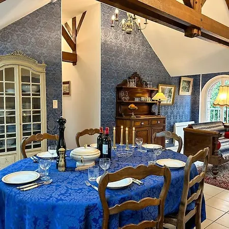 Chateau Le Bas Bleu, Maisons D'hotes Pour 20 Pers Holiday home