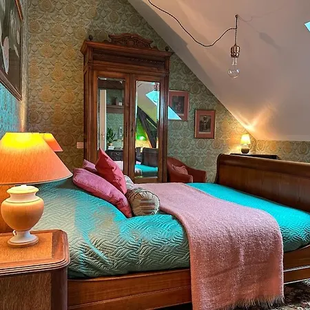 Chateau Le Bas Bleu, Maisons D'hotes Pour 20 Pers Quesnoy-le-Montant