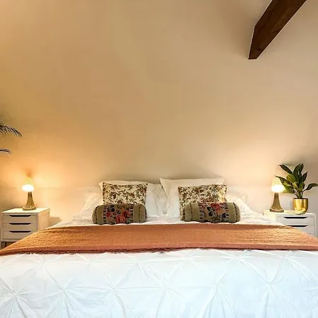 Chateau Le Bas Bleu, Maisons D'hotes Pour 20 Pers *
