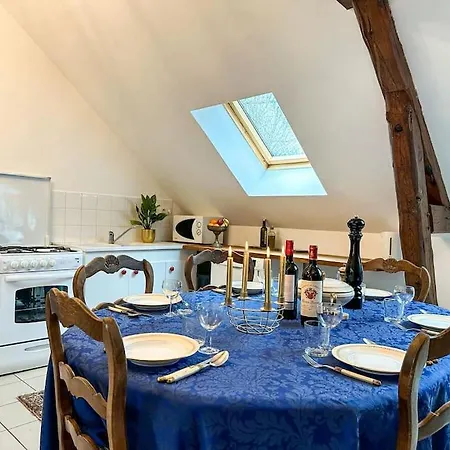 Chateau Le Bas Bleu, Maisons D'hotes Pour 20 Pers