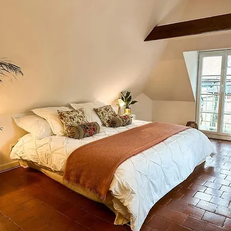 Chateau Le Bas Bleu, Maisons D'hotes Pour 20 Pers Quesnoy-le-Montant