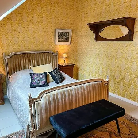 Holiday home Chateau Le Bas Bleu, Maisons D'hotes Pour 20 Pers Quesnoy-le-Montant