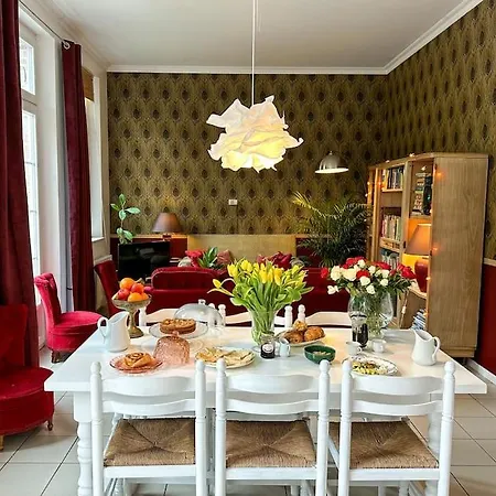 Chateau Le Bas Bleu, Maisons D'hotes Pour 20 Pers Quesnoy-le-Montant