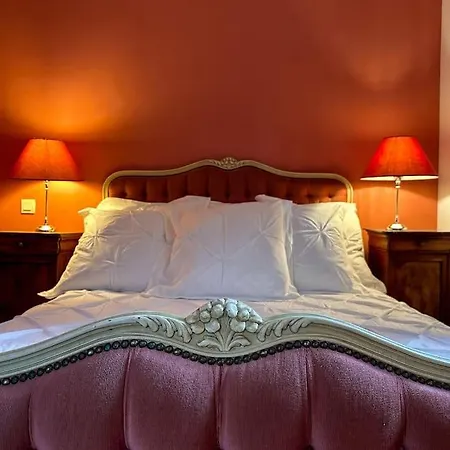 Chateau Le Bas Bleu, Maisons D'hotes Pour 20 Pers * Quesnoy-le-Montant