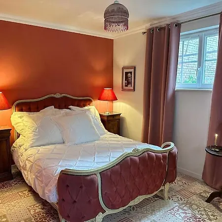Chateau Le Bas Bleu, Maisons D'hotes Pour 20 Pers * Quesnoy-le-Montant