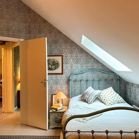 Chateau Le Bas Bleu, Maisons D'hotes Pour 20 Pers