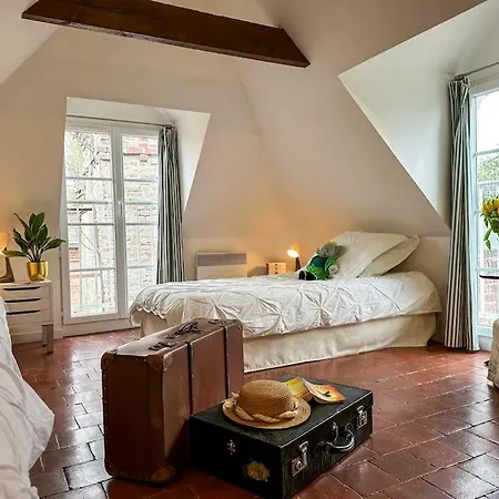 Chateau Le Bas Bleu, Maisons D'hotes Pour 20 Pers *