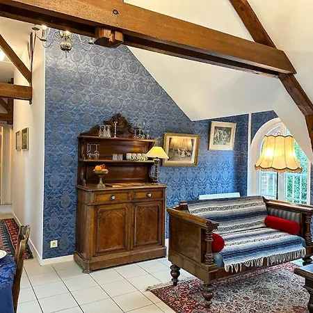 Chateau Le Bas Bleu, Maisons D'hotes Pour 20 Pers Holiday home *