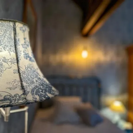 Chateau Le Bas Bleu, Maisons D'hotes Pour 20 Pers *