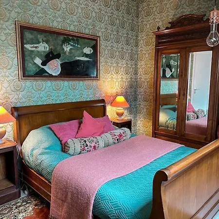 Chateau Le Bas Bleu, Maisons D'hotes Pour 20 Pers Holiday home *