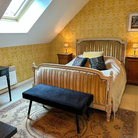 Chateau Le Bas Bleu, Maisons D'hotes Pour 20 Pers * Quesnoy-le-Montant